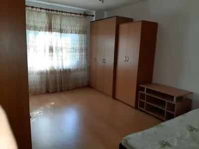living luminos cu pat si dulap garsoniera vanzare Sector 2 București